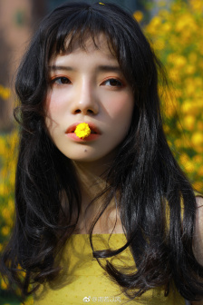 白嫩的女友被老头玩